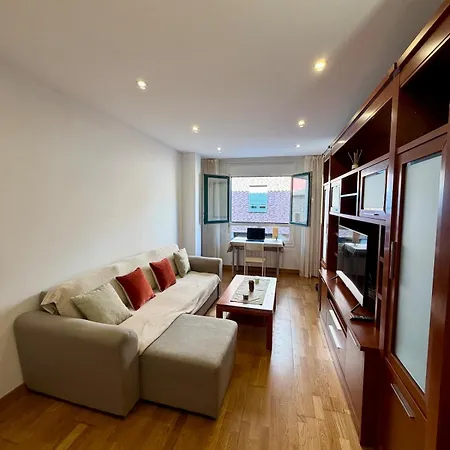 A Pies Del Sella Apartman *
